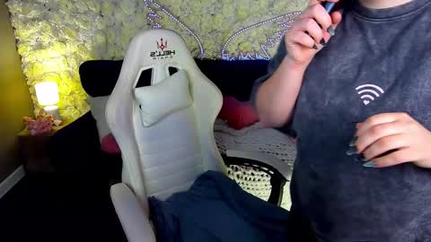 kristifoxy online show from 16, 3, 2026