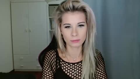 KristineAmore online show from 31, 10, 2025