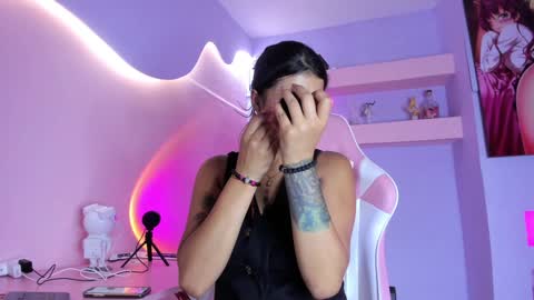 Snapshot of kristinwall chatting on 16, 1, 2025 KristinWall online show from 16, 1, 2025