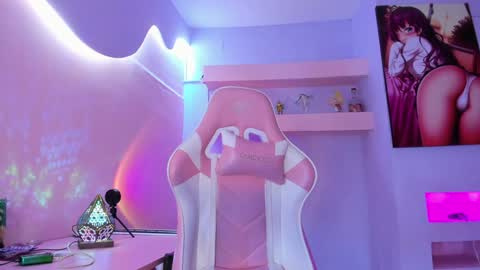 Snapshot of kristinwall chatting on 1, 2, 2025 KristinWall online show from 1, 2, 2025