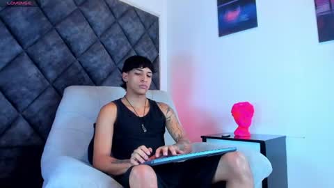 Kroy Wave  Muscle Tattoos Latino online show from 22, 7, 2026