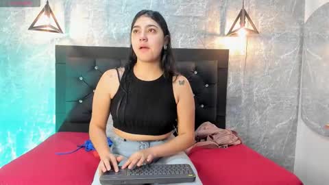 Kystal Taylor online show from 25, 11, 2025