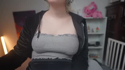 Snapshot of krystalsyxx chatting on 20, 1, 2025 Krystal Syx online show from 20, 1, 2025