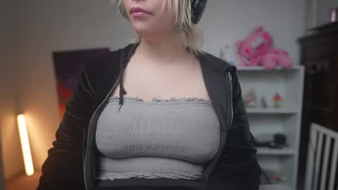 Snapshot of krystalsyxx chatting on 20, 1, 2025 Krystal Syx online show from 20, 1, 2025