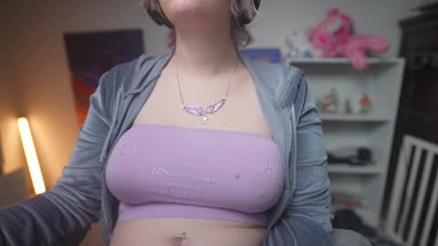 Snapshot of krystalsyxx chatting on 8, 2, 2025 Krystal Syx online show from 8, 2, 2025