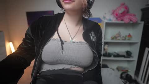 Snapshot of krystalsyxx chatting on 4, 3, 2025 Krystal Syx online show from 4, 3, 2025