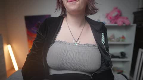 Snapshot of krystalsyxx chatting on 4, 3, 2025 Krystal Syx online show from 4, 3, 2025