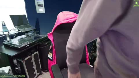 kuruptxxx online show from 3, 1, 2025