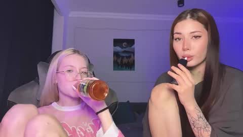 Bella and Alexandra online show from 25, 3, 2026