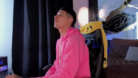 Snapshot of kylesmithx_ chatting on 15, 12, 2025 kylesmithx_ online show from 15, 12, 2025