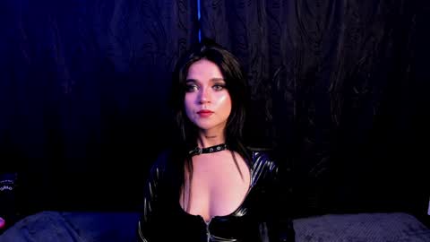 Snapshot of kylie_foxx1 chatting on 27, 1, 2025 submissive demon Please help me to reach 500 thumbs up online show from 27, 1, 2025