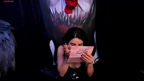 Snapshot of kylie_foxx1 chatting on 8, 9, 2025 submissive demon Please help me to reach 500 thumbs up online show from 8, 9, 2025