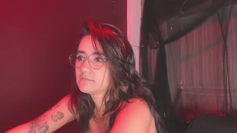 Snapshot of kyliemaxwell chatting on 21, 12, 2025 K Y L I E online show from 21, 12, 2025