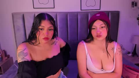 Snapshot of kyra_right chatting on 12, 11, 2025 Emily Laila online show from 12, 11, 2025