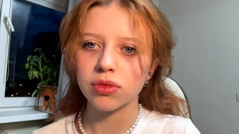 Snapshot of kyragraise chatting on 24, 5, 2026 Kira online show from 24, 5, 2026