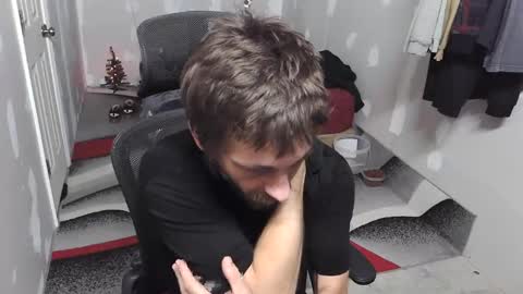 Snapshot of l1v1nth3dr3am chatting on 15, 11, 2025 l1v1nth3dr3am online show from 15, 11, 2025