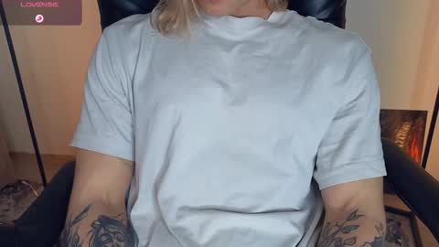 Snapshot of l_adonis_l chatting on 16, 11, 2025 Adonis online show from 16, 11, 2025