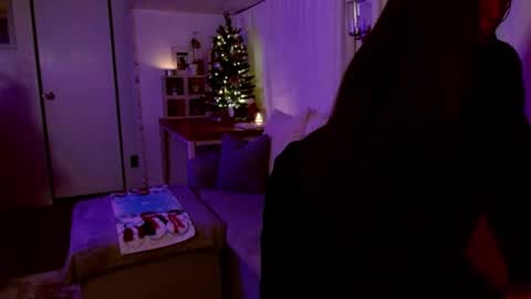 Snapshot of l_and_elle chatting on 14, 12, 2024 Giselle online show from 14, 12, 2024