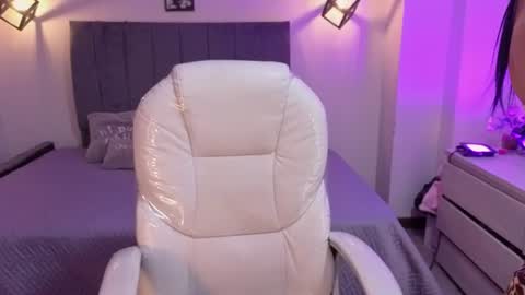 Snapshot of laara_croft chatting on 19, 6, 2026 L A R A online show from 19, 6, 2026