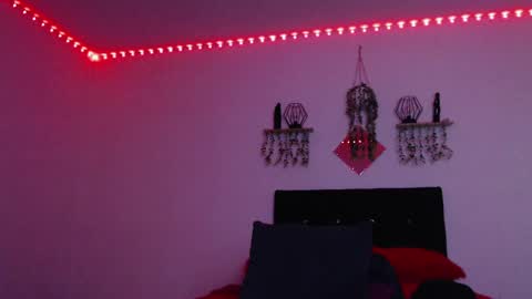 labrinthteasing online show from 15, 4, 2026