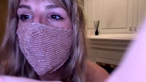 Snapshot of laceluxleather chatting on 4, 3, 2026 laceluxleather online show from 4, 3, 2026