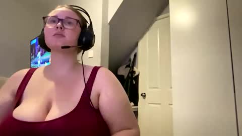 Snapshot of laceybaby20 chatting on 2, 12, 2025 laceybaby20 online show from 2, 12, 2025