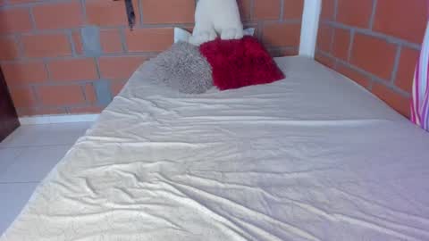 Snapshot of ladahear_ chatting on 4, 2, 2025 Akyra online show from 4, 2, 2025