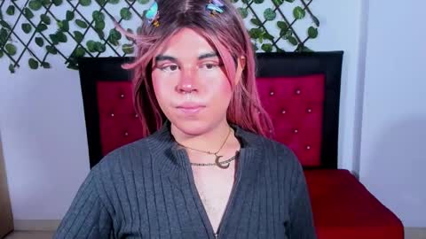 Snapshot of lady_evelynn_ chatting on 4, 10, 2025 Evelynn online show from 4, 10, 2025