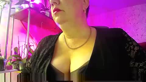 Snapshot of lady_gloria chatting on 4, 1, 2025 Lady Gloria online show from 4, 1, 2025