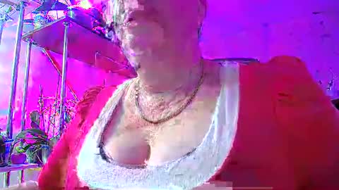 Snapshot of lady_gloria chatting on 6, 1, 2025 Lady Gloria online show from 6, 1, 2025