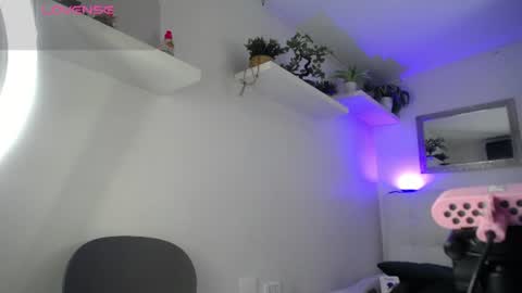 Snapshot of lady_hellen chatting on 27, 6, 2026 online show from 27, 6, 2026