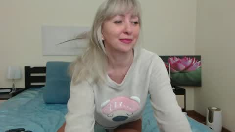 Snapshot of lady_milf_hot chatting on 23, 2, 2025 Sofi online show from 23, 2, 2025