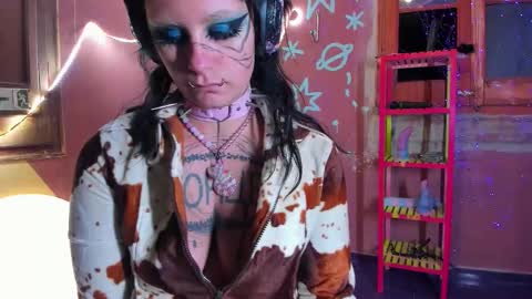 Mia online show from 7, 11, 2025