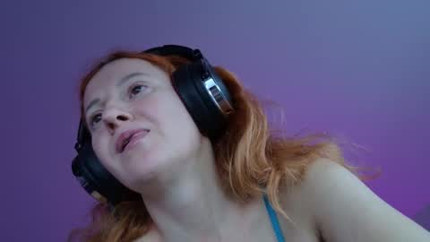 Sima Ladybigsmile online show from 5, 11, 2025