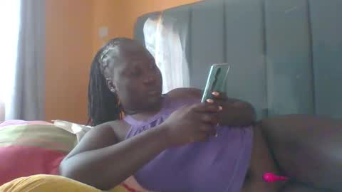 Snapshot of ladyblossoms19 chatting on 30, 9, 2025 lindah32 online show from 30, 9, 2025