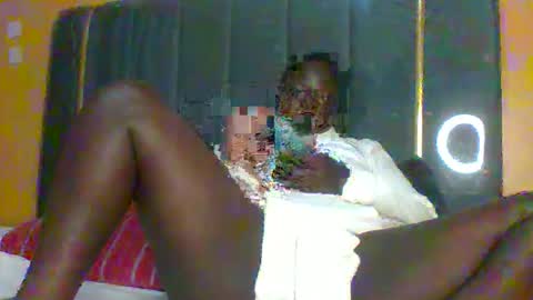 Snapshot of ladyblossoms19 chatting on 19, 10, 2025 lindah32 online show from 19, 10, 2025