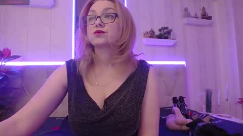  Lady Jeen    Back on Sunday 8th of December online show from 18, 2, 2025