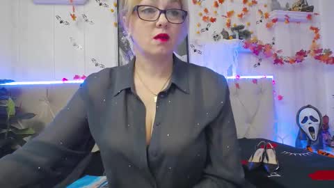  Lady Jeen    Back on Sunday 8th of December online show from 19, 10, 2025