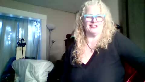 Snapshot of ladymeadowlark chatting on 10, 3, 2025 LadyMeadowlark online show from 10, 3, 2025