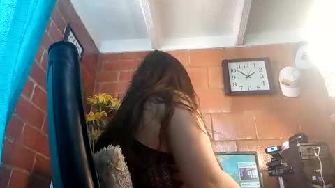 laia_hadid online show from 17, 11, 2025