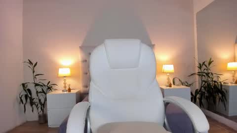 Laia  online show from 9, 3, 2026