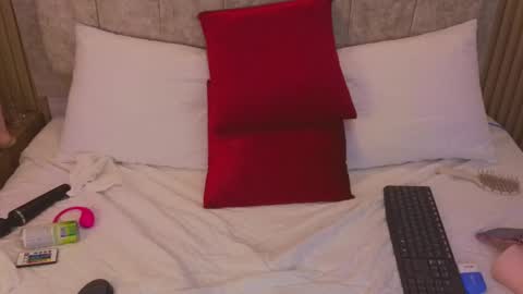 laiamilf online show from 3, 3, 2025