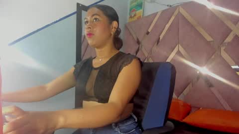 laila_5 online show from 25, 5, 2026