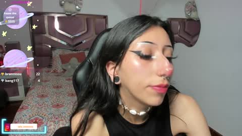 Snapshot of laila_angel chatting on 4, 12, 2024 laila_angel online show from 4, 12, 2024