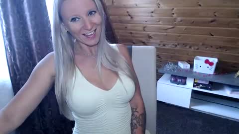 LaMadrina006 online show from 15, 6, 2026