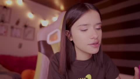 Snapshot of lana_dreams_ chatting on 22, 10, 2025 Lana online show from 22, 10, 2025