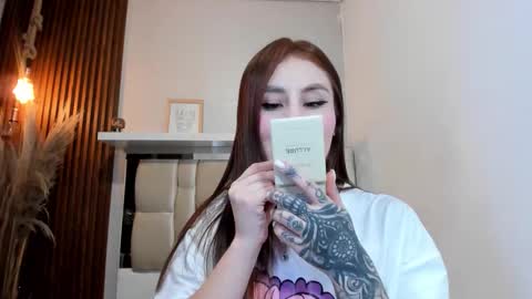 Snapshot of lana_jonnes_ chatting on 17, 10, 2025 Lana igauroraaaaaaaaa 1 online show from 17, 10, 2025
