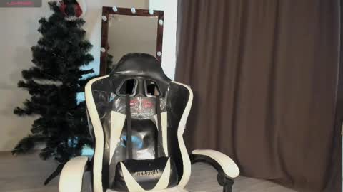 Lana online show from 4, 3, 2025