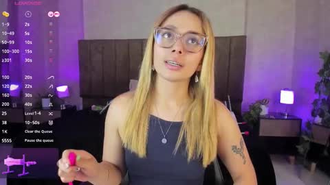 Snapshot of lanaamills chatting on 4, 11, 2025 Lana online show from 4, 11, 2025