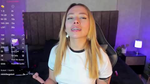 Snapshot of lanaamills chatting on 9, 11, 2025 Lana online show from 9, 11, 2025